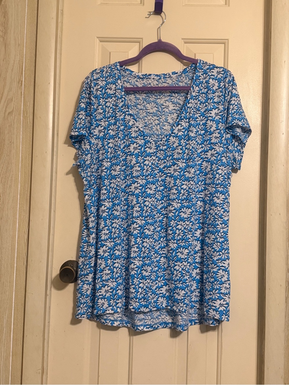 Lilly Pulitzer Blue Floral V-Neck Short Sleeve Women's Top